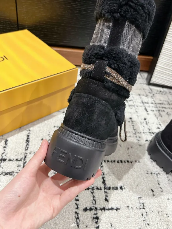 Fendi Shoe 